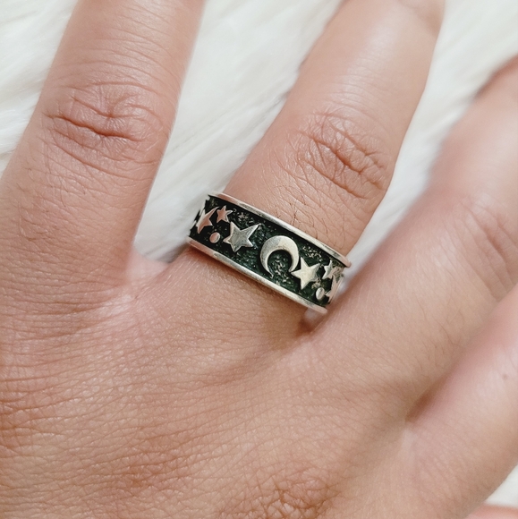 Vintage Sterling Silver Moon & Star Ring - Picture 2 of 10